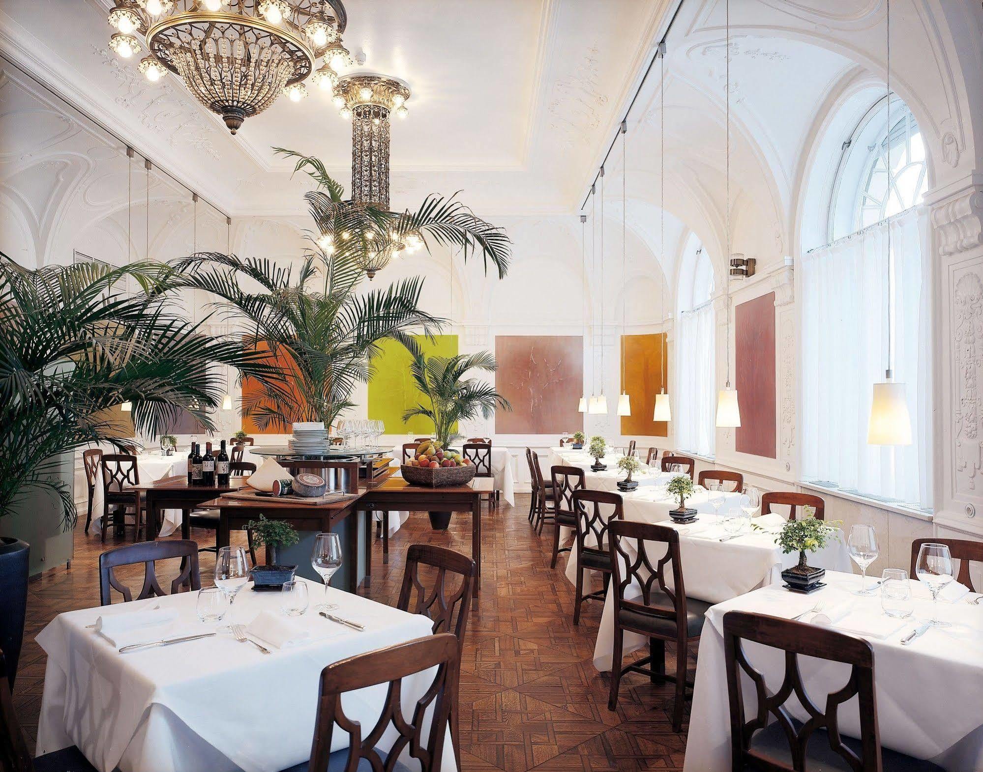 Hotel Greif, A Member Of Design Hotels โบลซาโน ภายนอก รูปภาพ