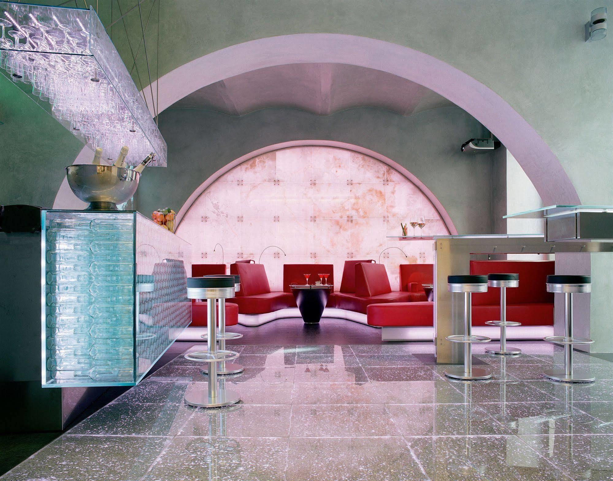 Hotel Greif, A Member Of Design Hotels โบลซาโน ภายนอก รูปภาพ